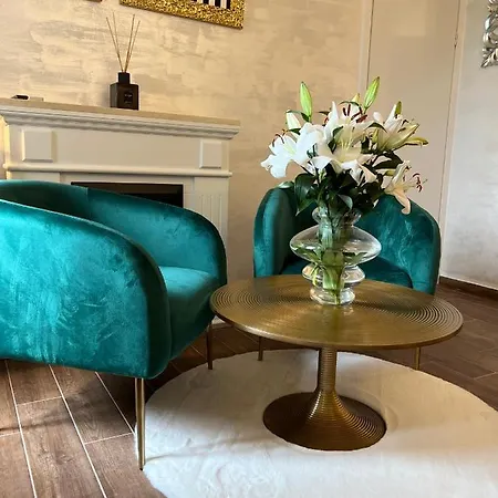 La Dolce Vita Luxury Ii With Best Free Private Parking In Center 아파트 *