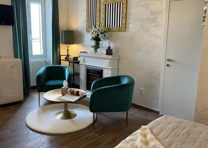 La Dolce Vita Luxury Ii With Best Free Private Parking In Center Pola