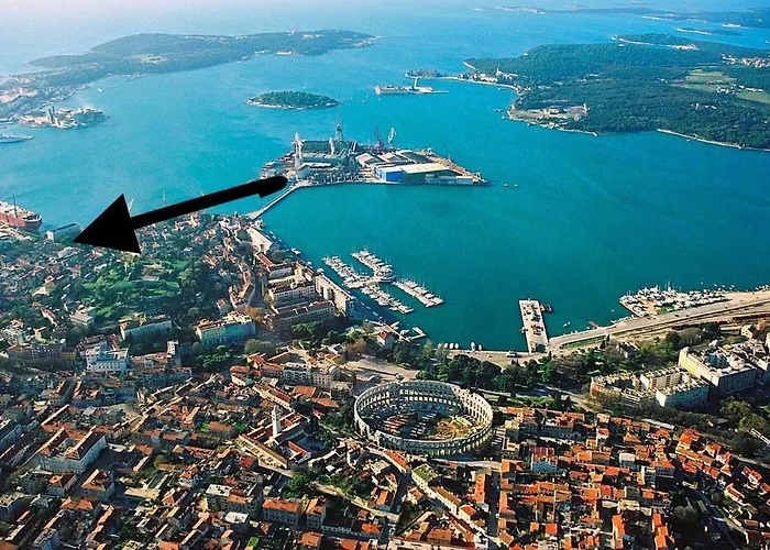 La Dolce Vita Luxury Ii With Best Free Private Parking In Center Appartamento Pola